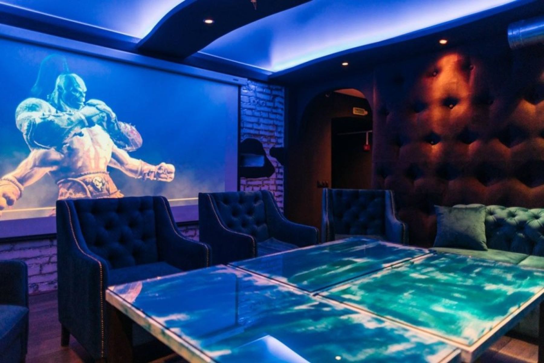 Зона отдыха в Караоке-лофте Bonnie and Clyde