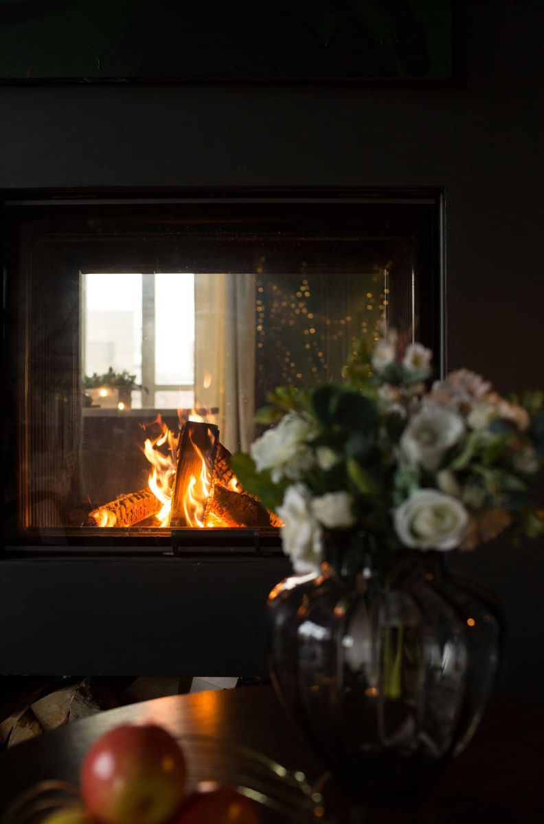 Зона для фотосессий в Loft-D с камином