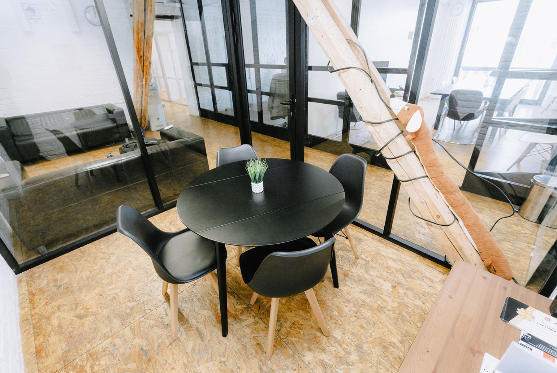 Интерьер переговорной Room 9 в центре Москвы