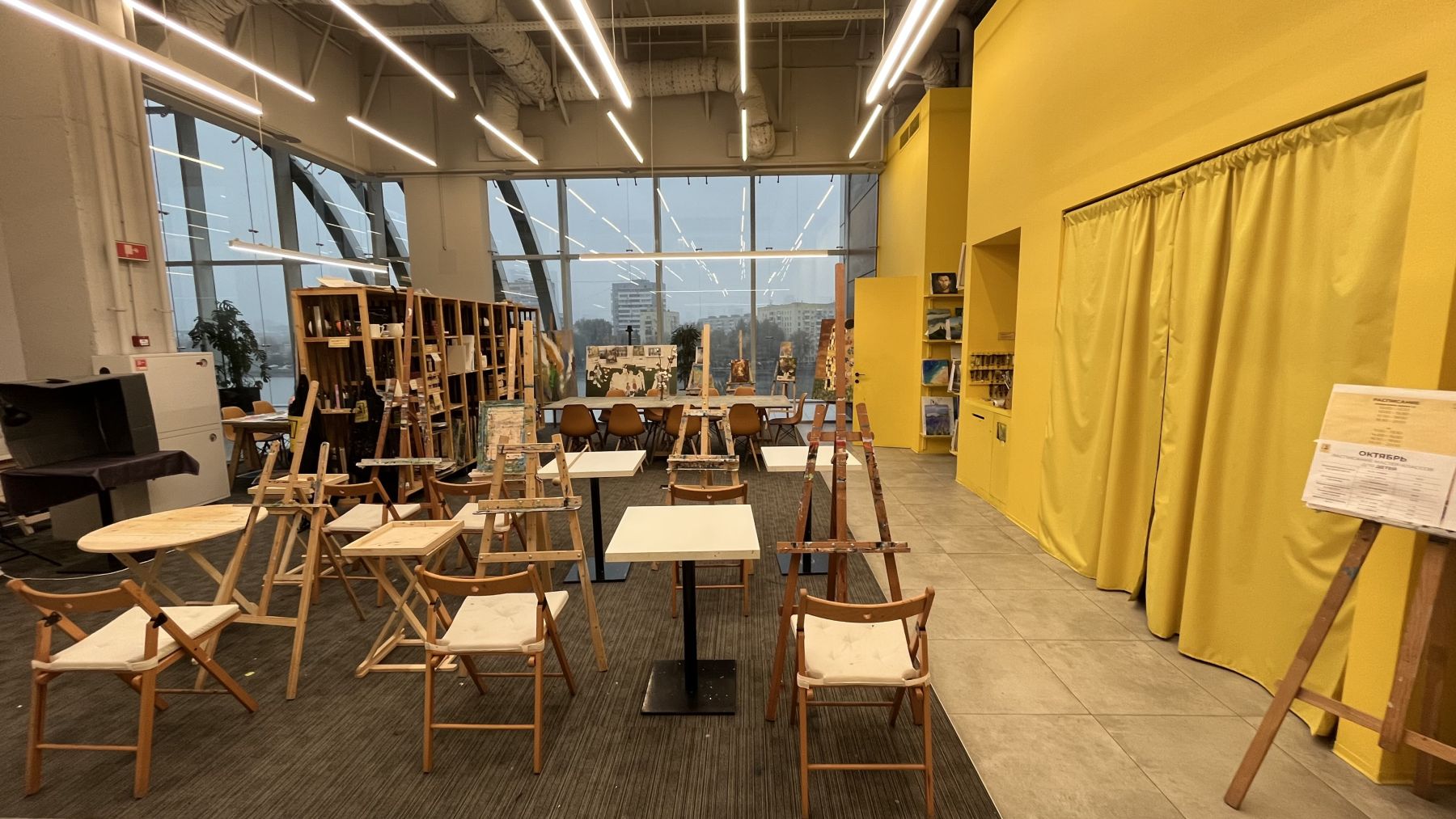 Светлое помещение для мастер-классов и лекций