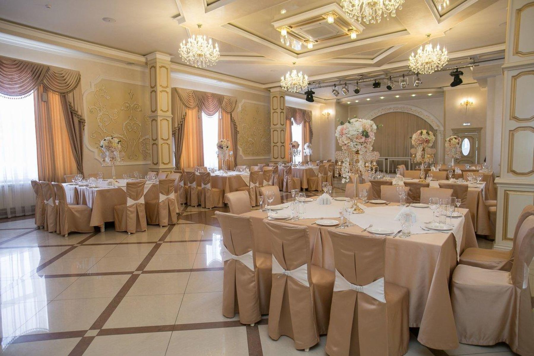 Уютная атмосфера ресторана Гавар