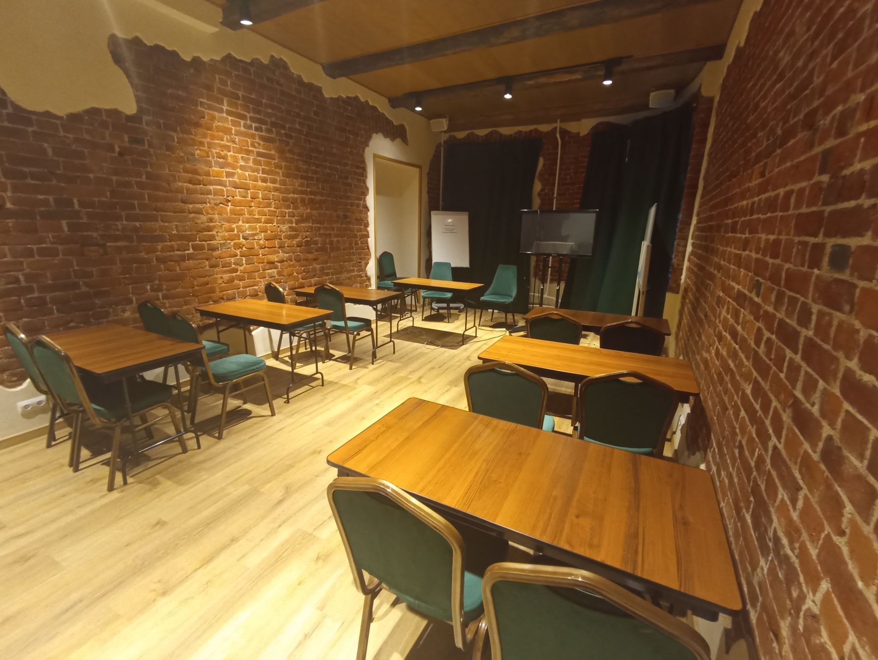 Интерьер зала для тренингов в Санкт-Петербурге