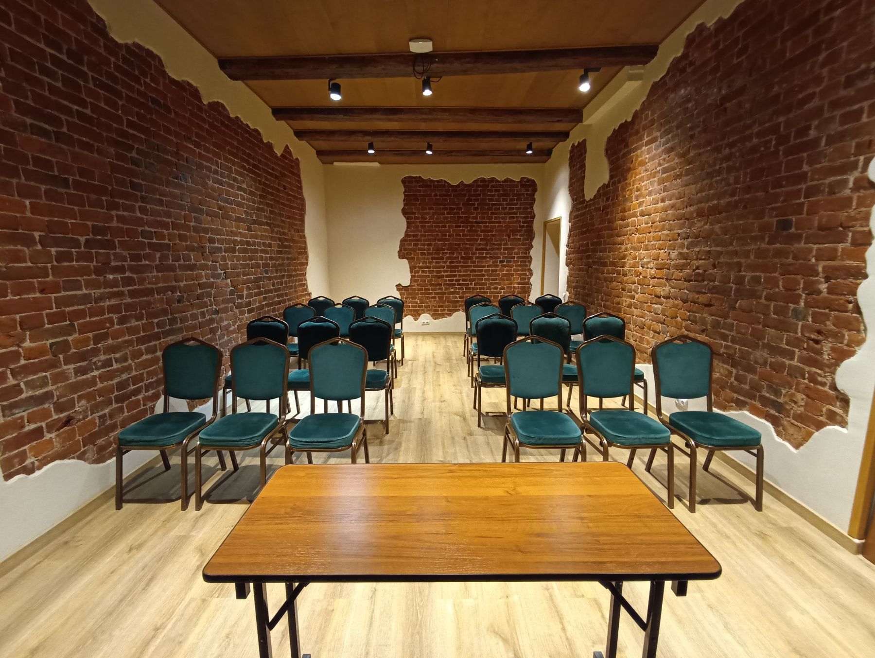 Зал для деловых встреч с проектором