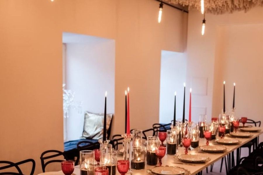 Лаунж-зона в арт-пространстве «ТВОРИ»