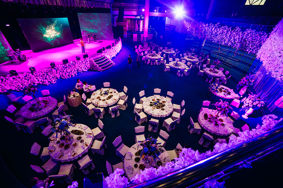 Сцена в банкетном зале "Пирамида"