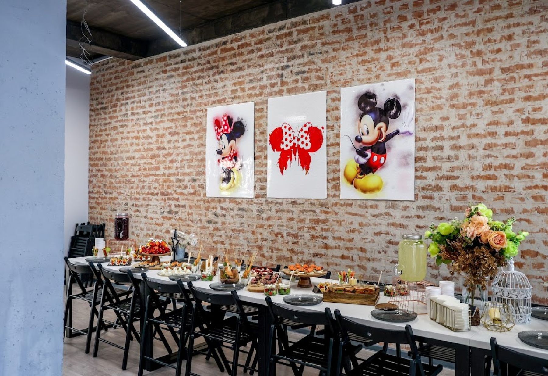 Барная стойка в зале Loft Mary