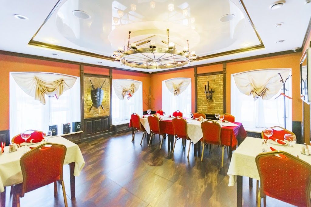 Уютная атмосфера ресторана Петров Двор