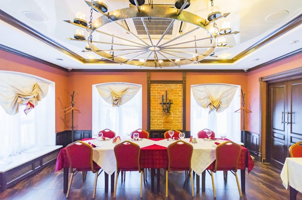 Столовая зона ресторана Петров Двор