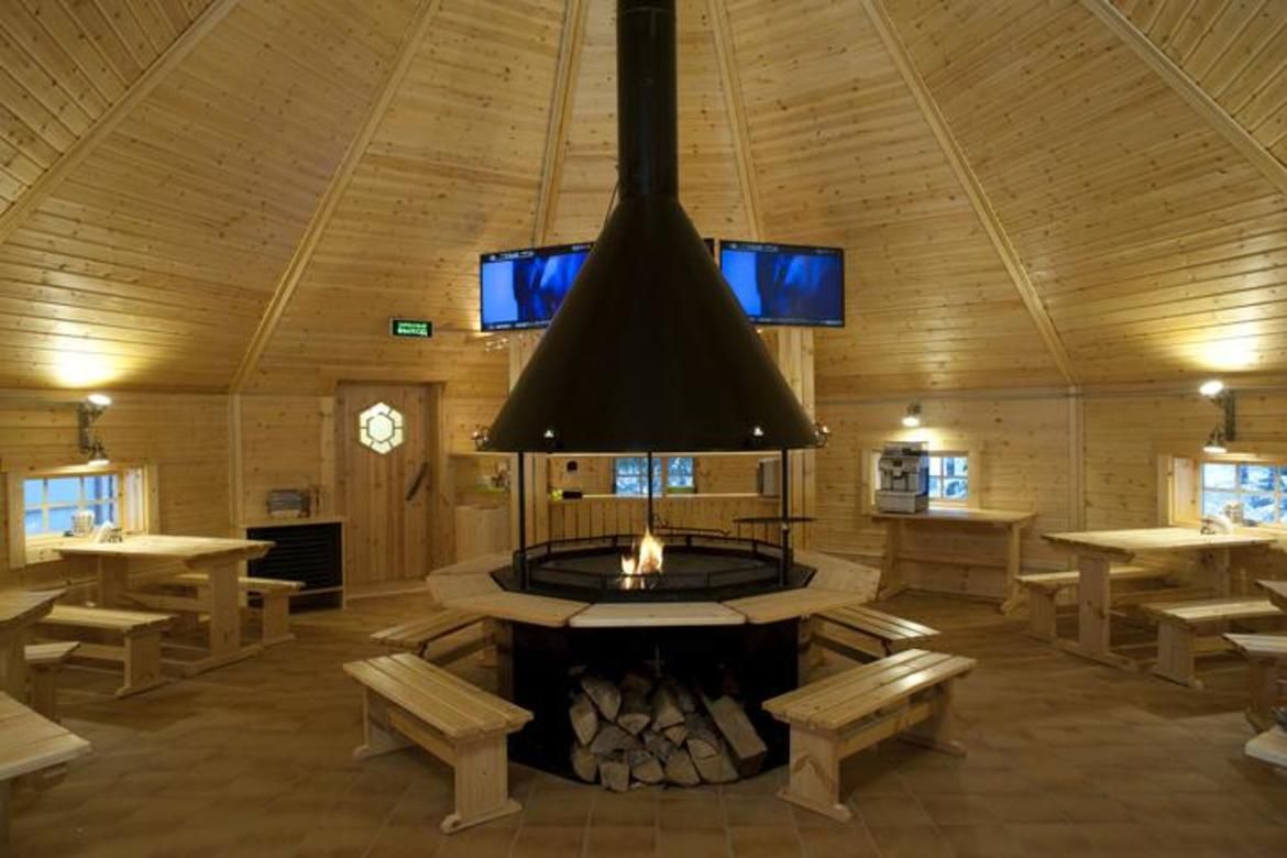 Зона для барбекю в беседке на 25 человек