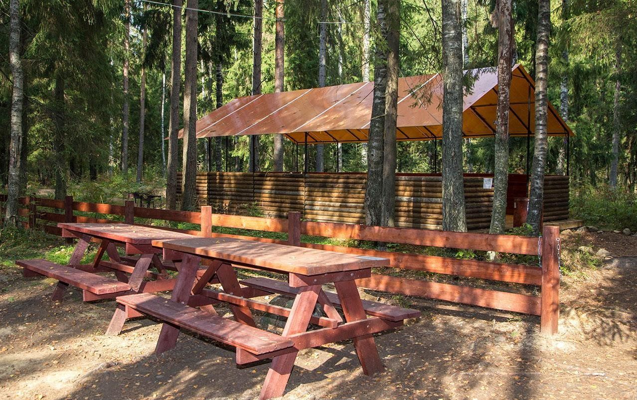 Внутренний вид беседки с мангалом