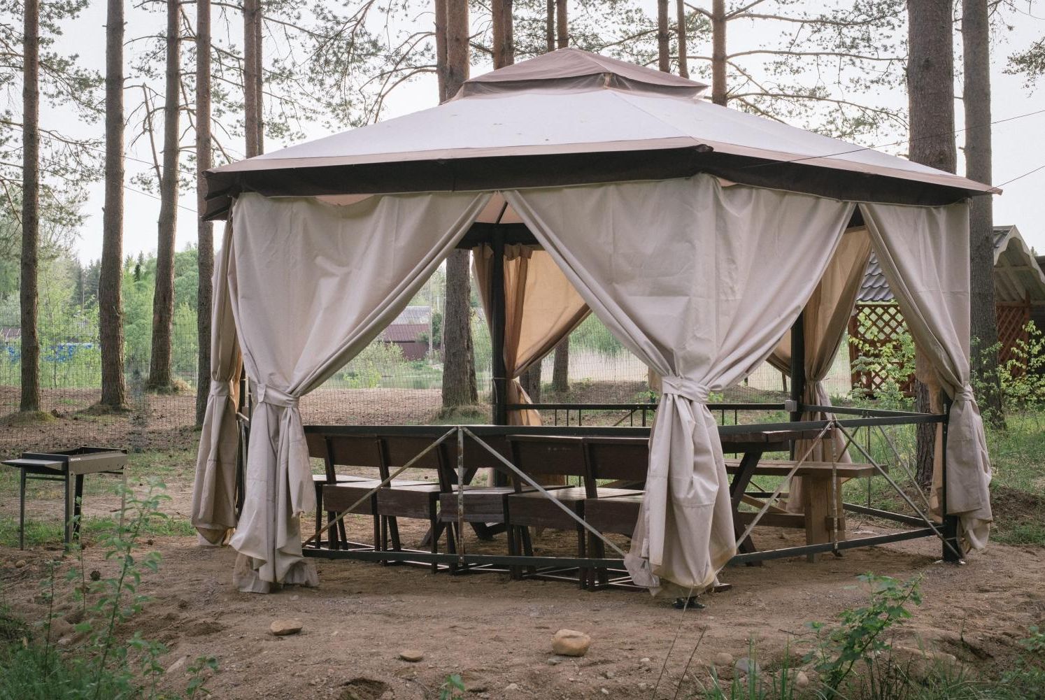 Беседка на базе отдыха Пикник в Санкт-Петербурге
