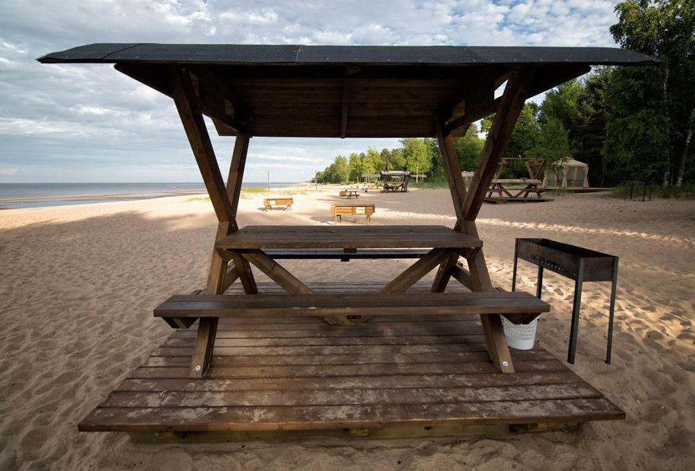 Мангал и освещение в беседке