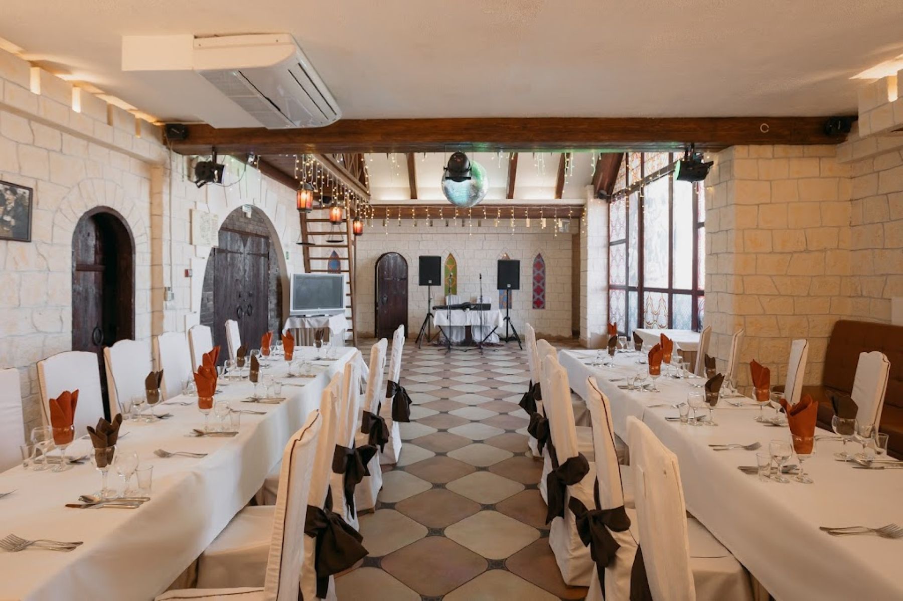 Выездная регистрация в ресторане "Подворье замка"