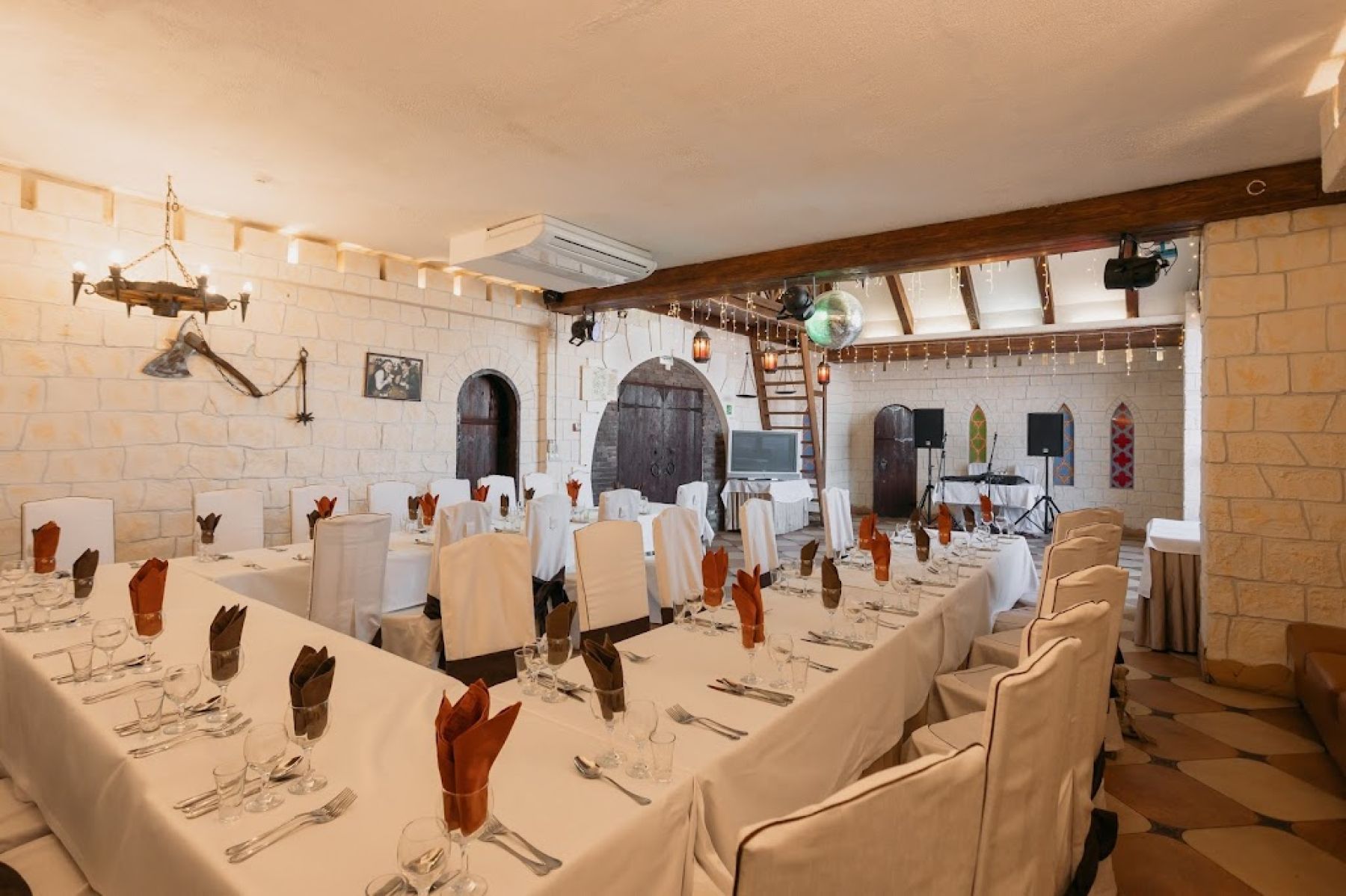 Оформление банкетного зала для свадьбы в Москве