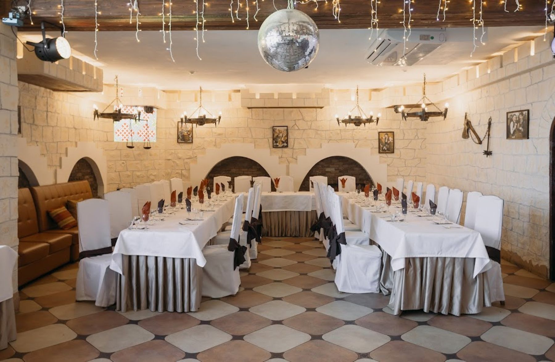 Кабинет для мероприятий в ресторане "Подворье замка"