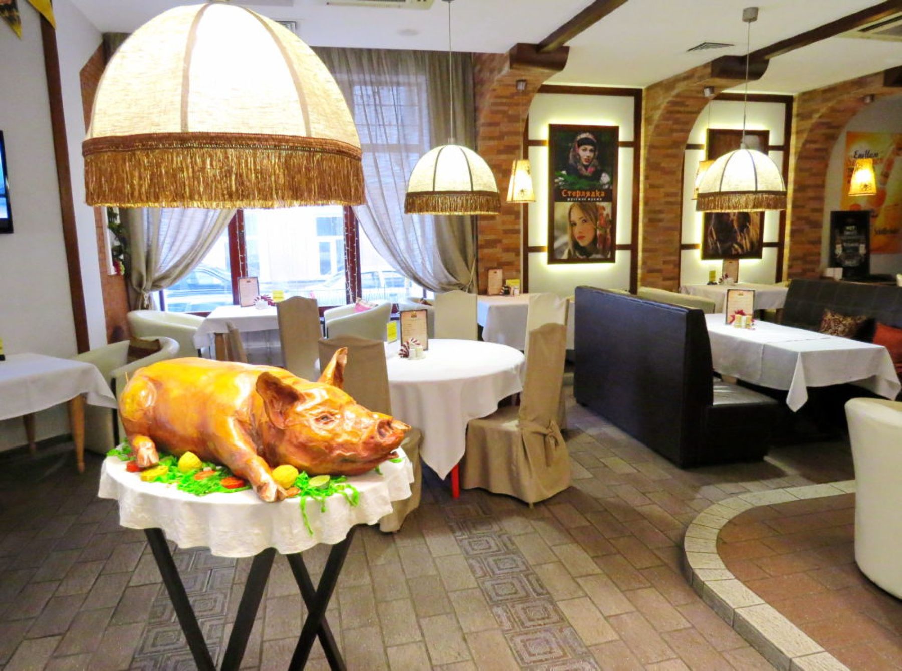 Интерьер банкетного зала "Подворье замка" в Москве