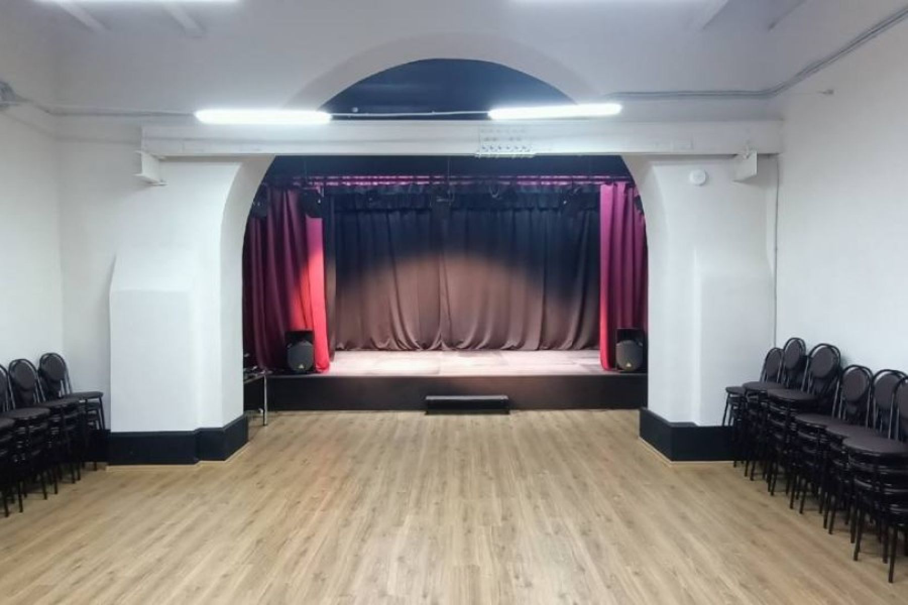 Лофт За Нарисованным Очагом - общий вид