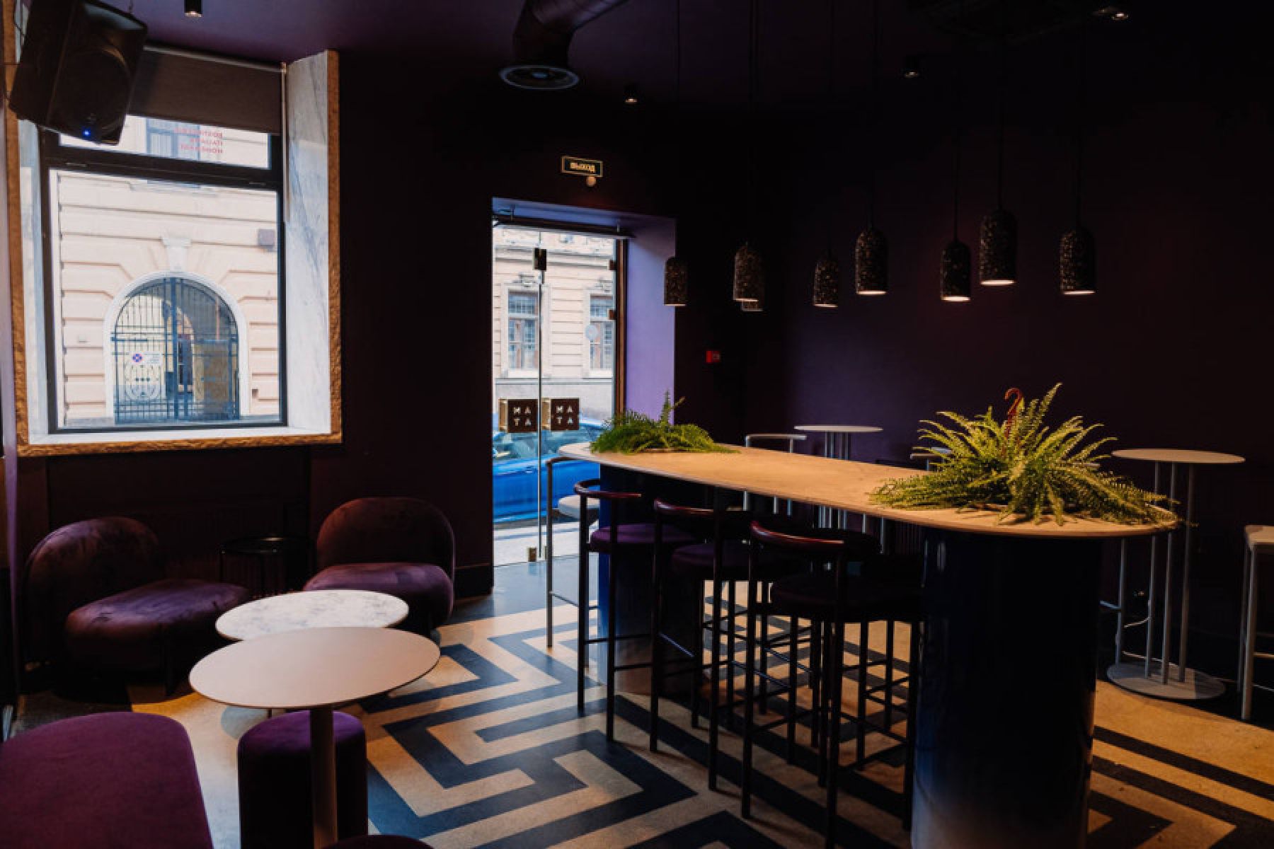 Фуршетная зона в лофте «Мама Тата»