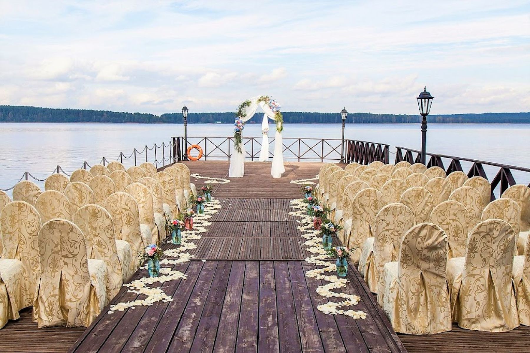 Зал для мероприятий в банкетном комплексе "Дача"