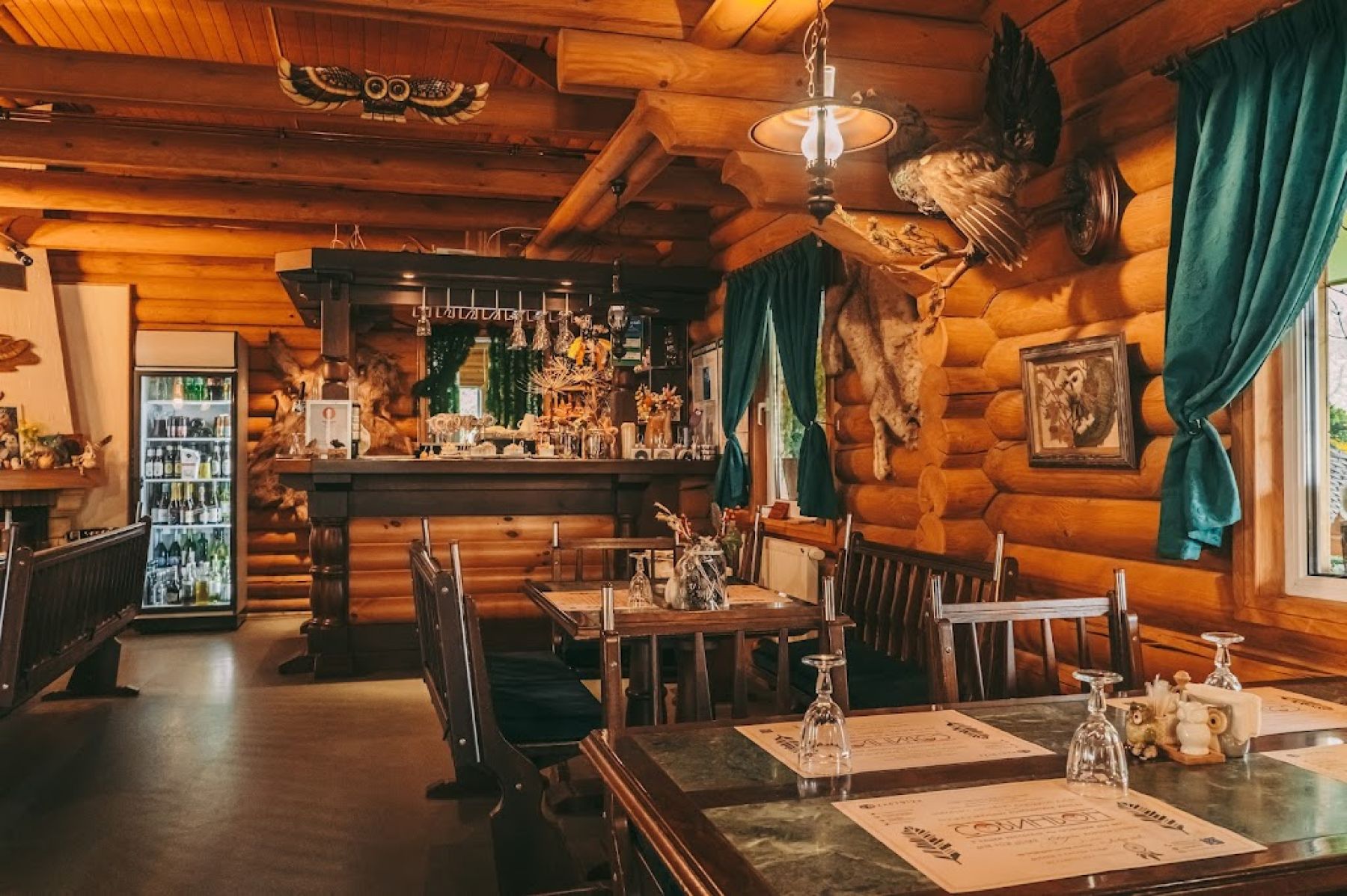 Зал ресторана Совиньон с праздничной атмосферой