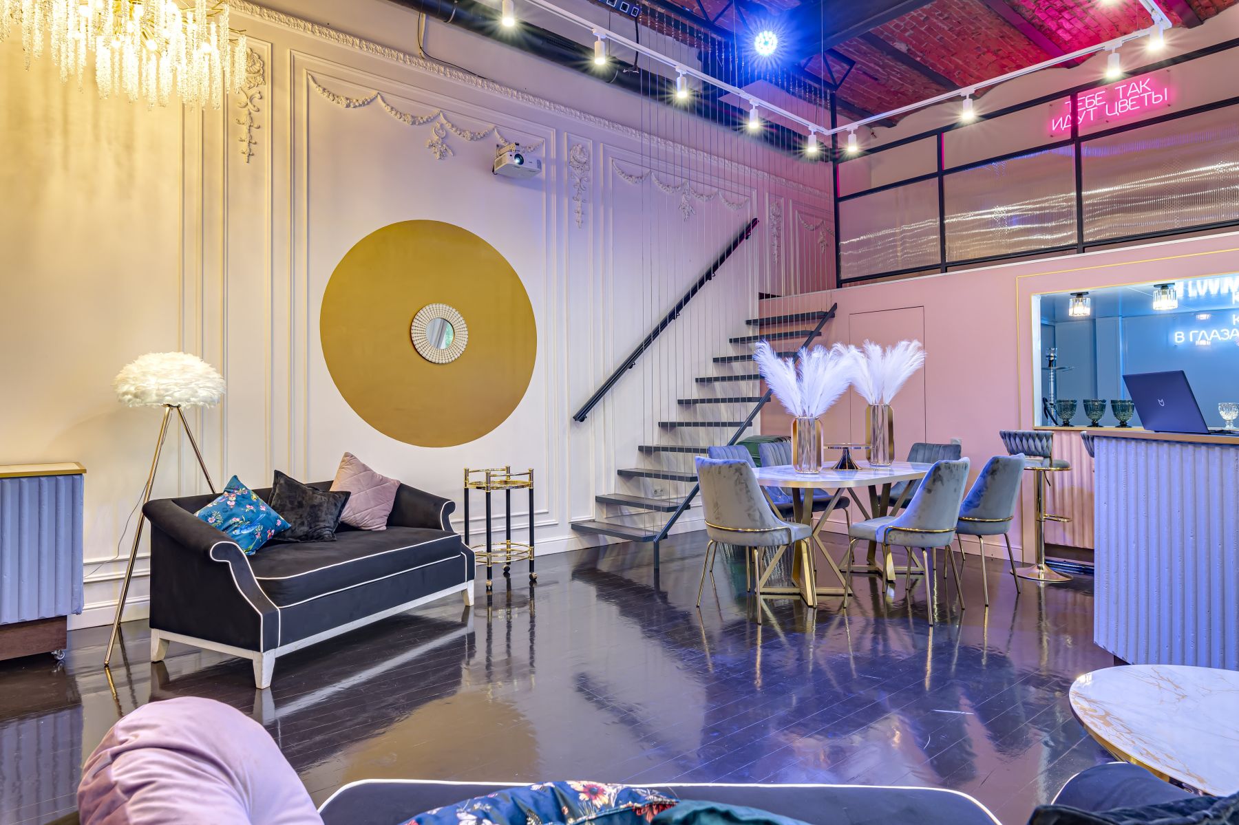 Световая установка в лофте Роза