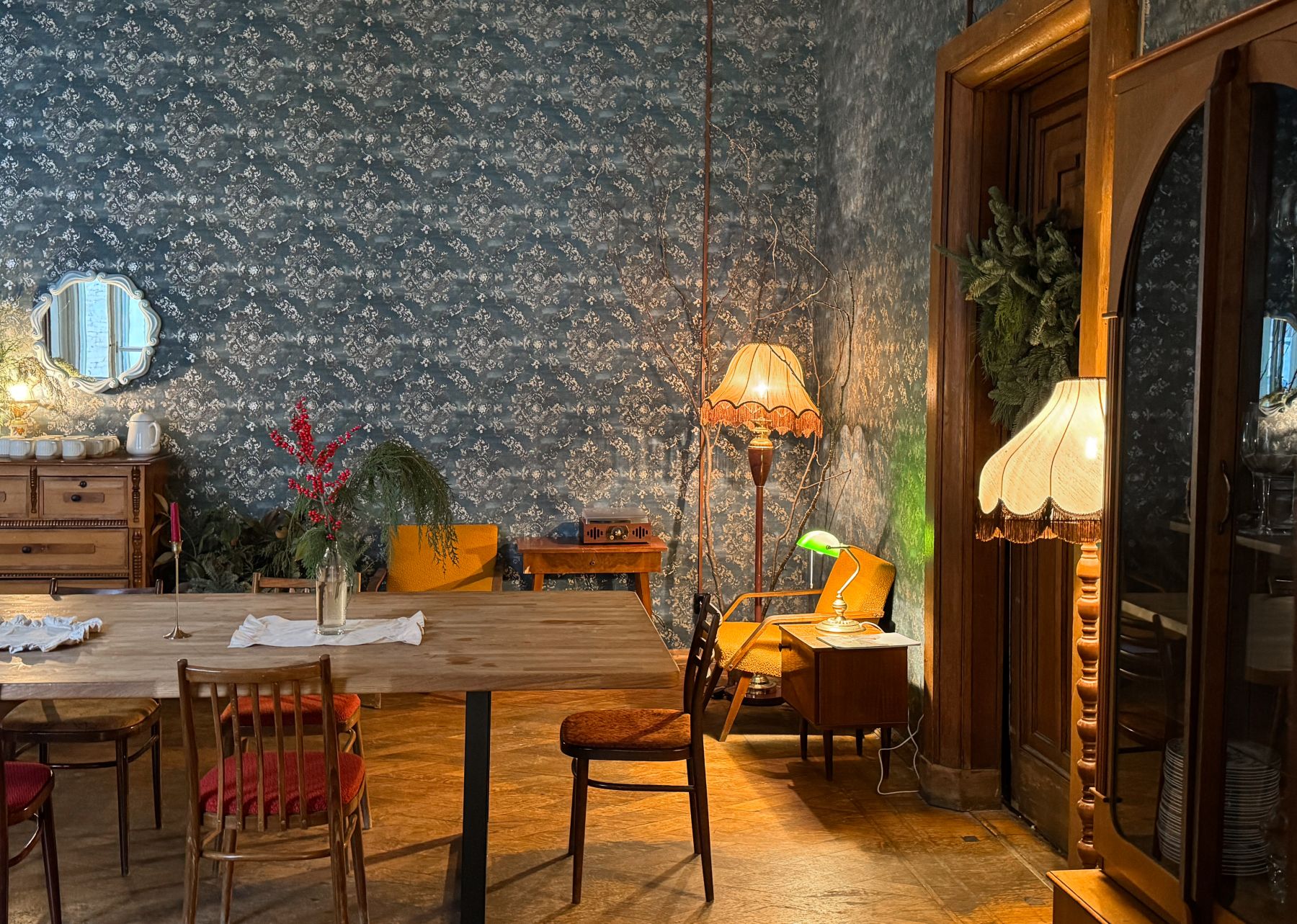 Винтажная студия с естественным освещением