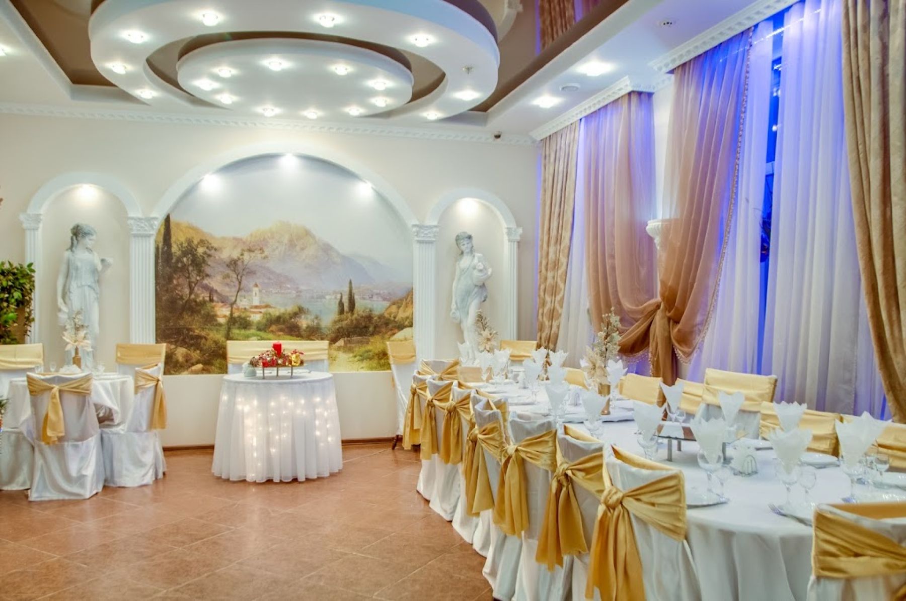 Атмосфера праздника в кафе Olimpiya