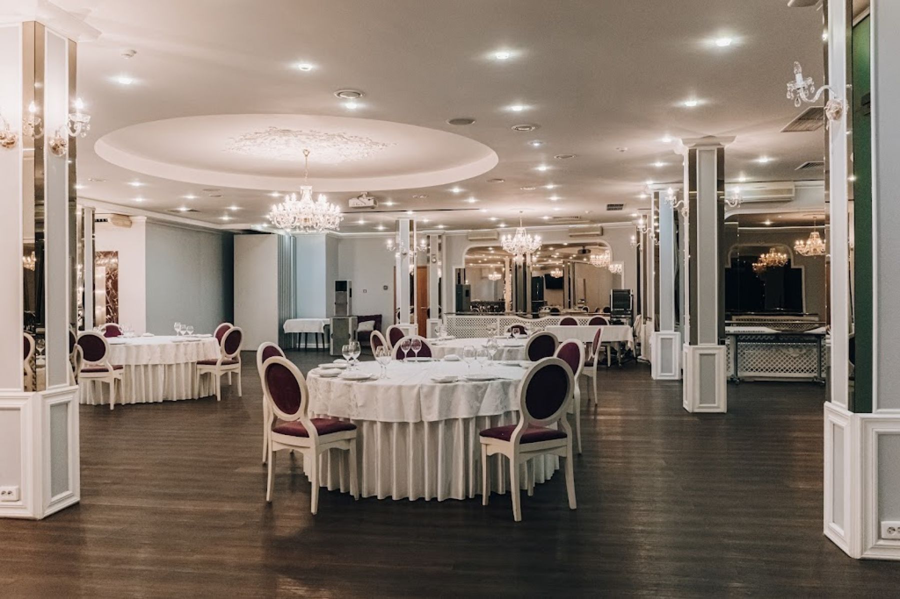 Банкетный зал на Владимирской площади