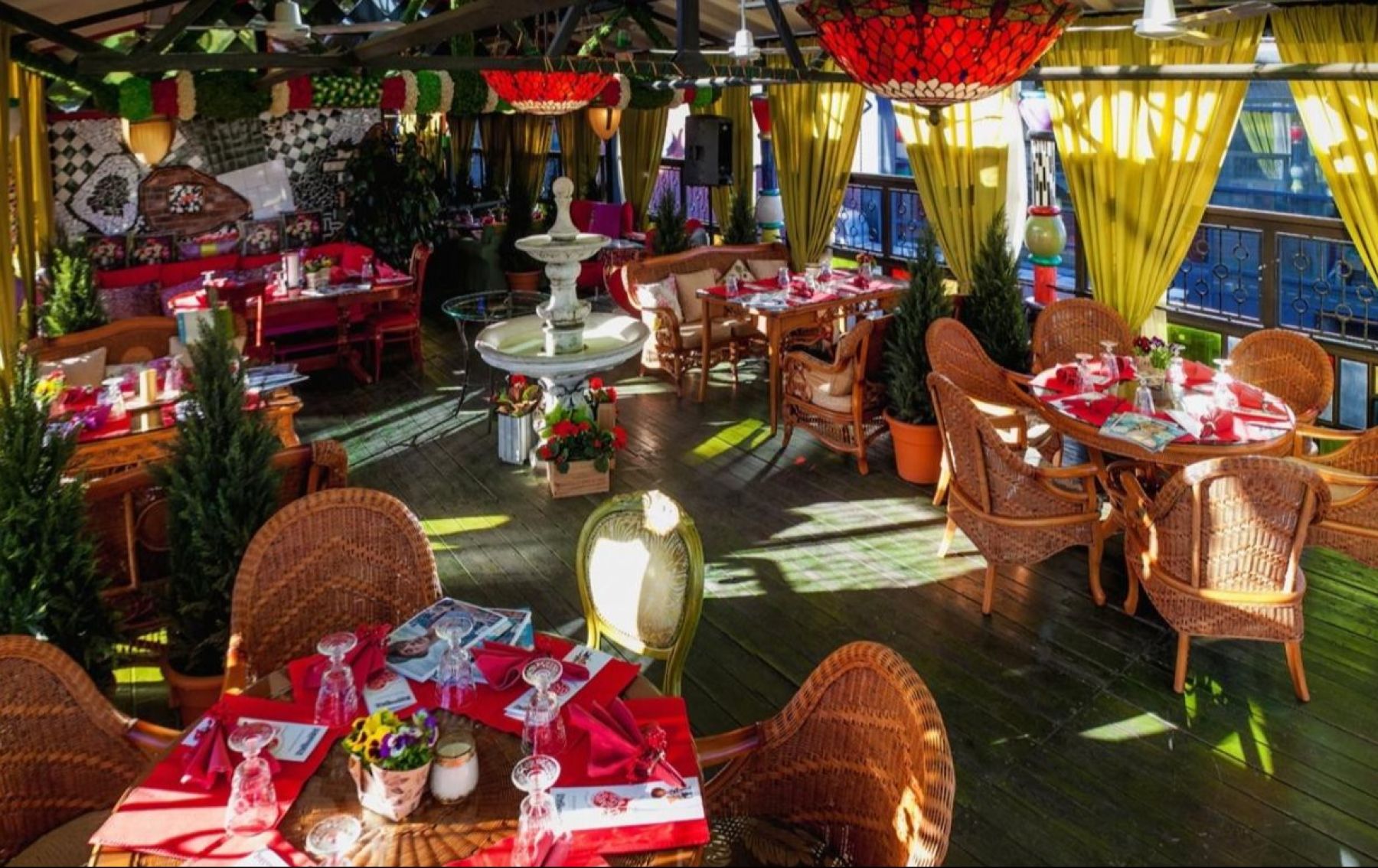 Внутренний интерьер ресторана Puppen Haus