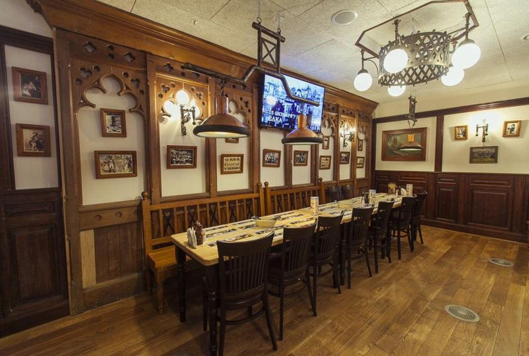 Танцпол ресторана Максимилианс