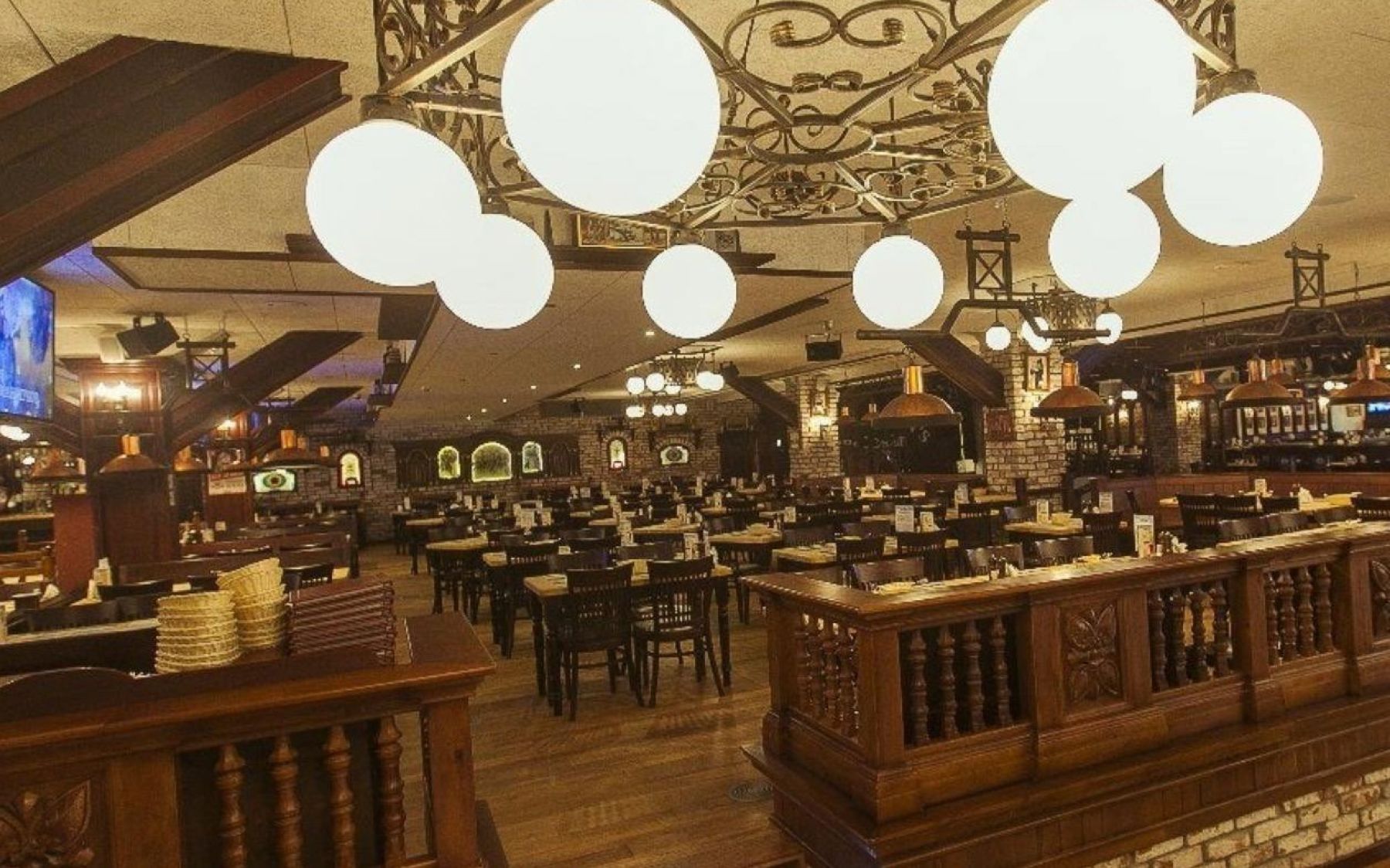 Интерьер ресторана Максимилианс