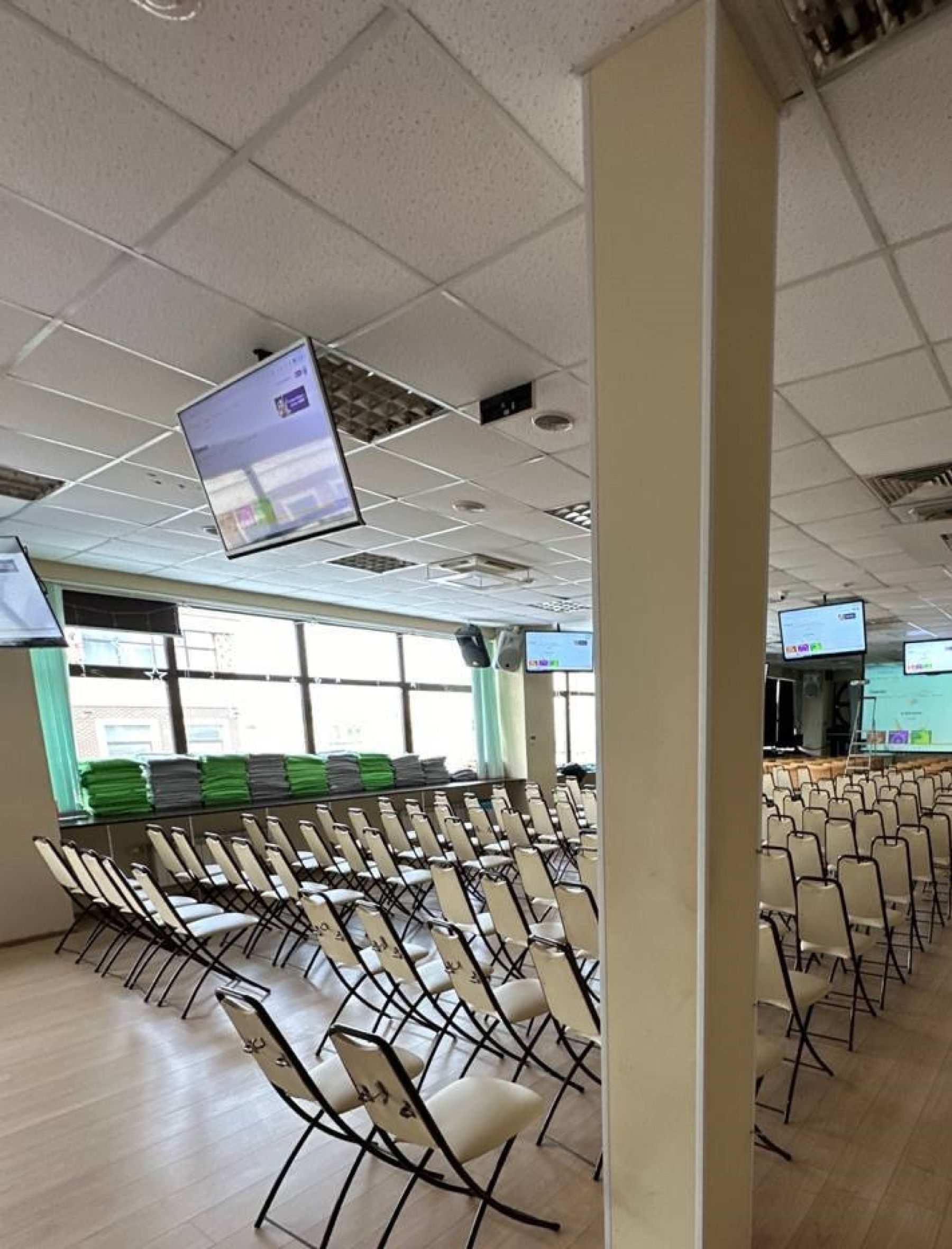 Презентация в конференц-зале Академии Кантаты