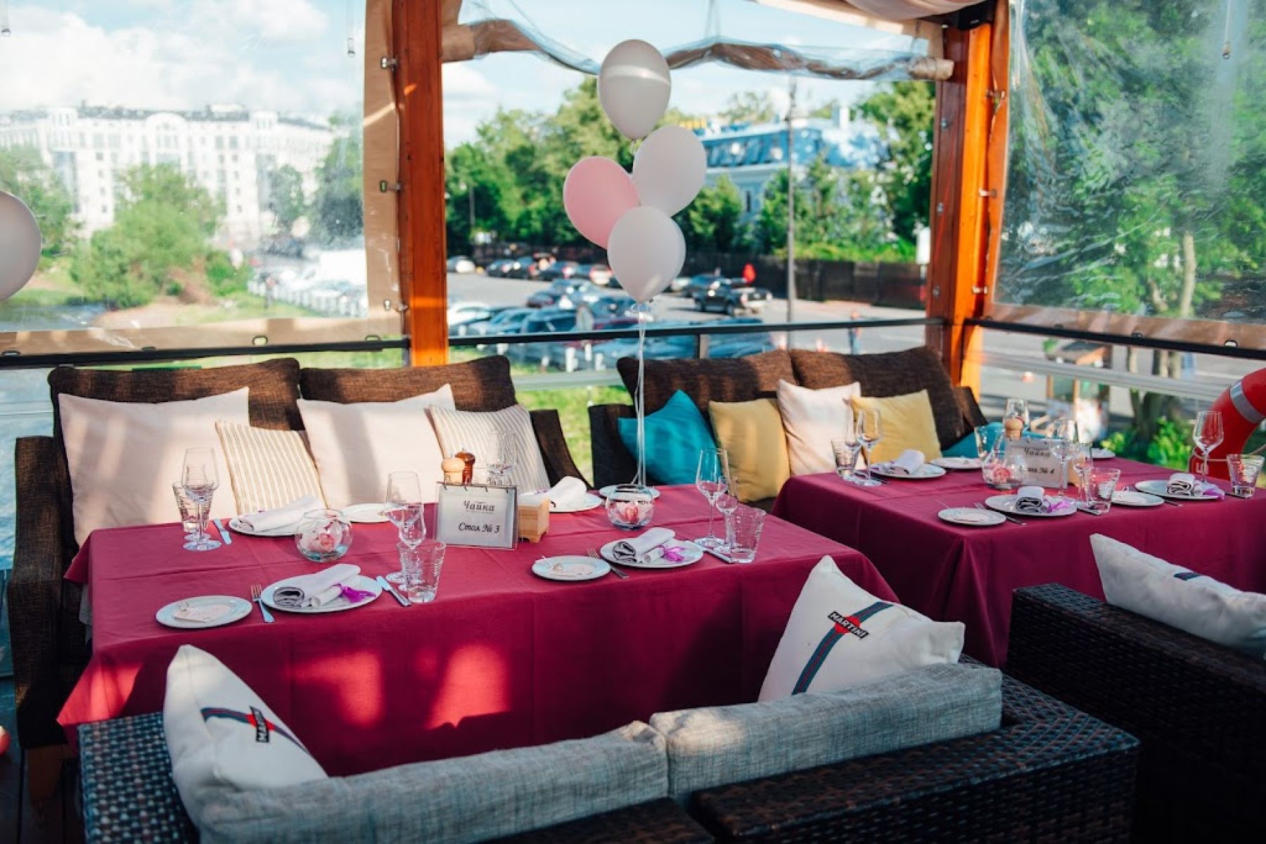 Панорамные окна ресторана Чайка