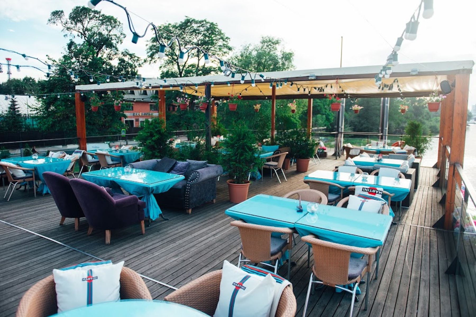 Вид на акваторию Средней Невки из ресторана Чайка