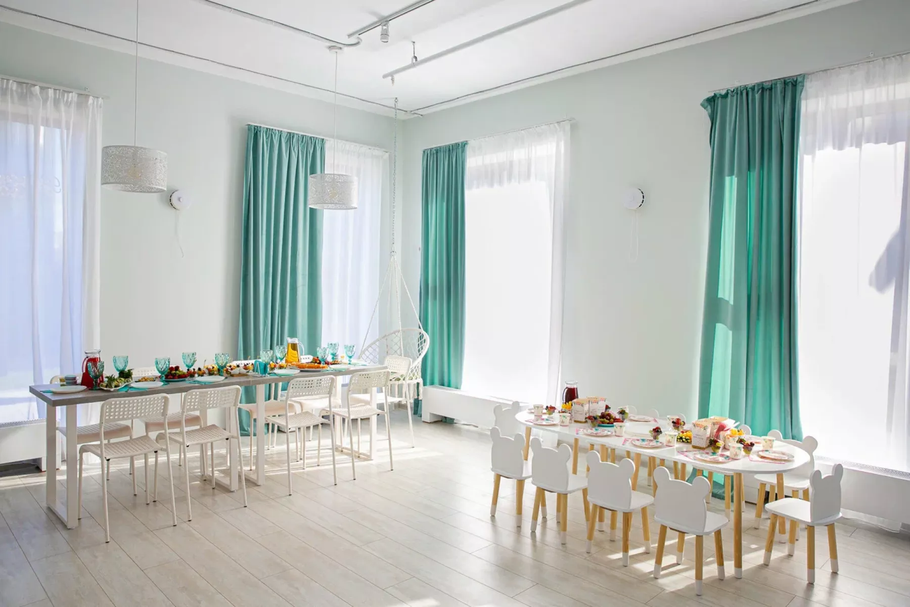 Зона с подвесным креслом в лофте «PARK»