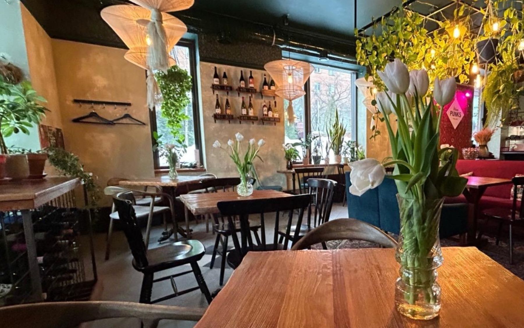 Вид на летнюю террасу ресторана Le pin