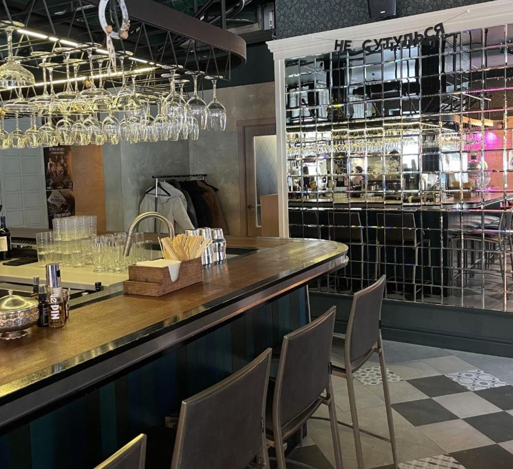 Устричный бар в ресторане Le pin