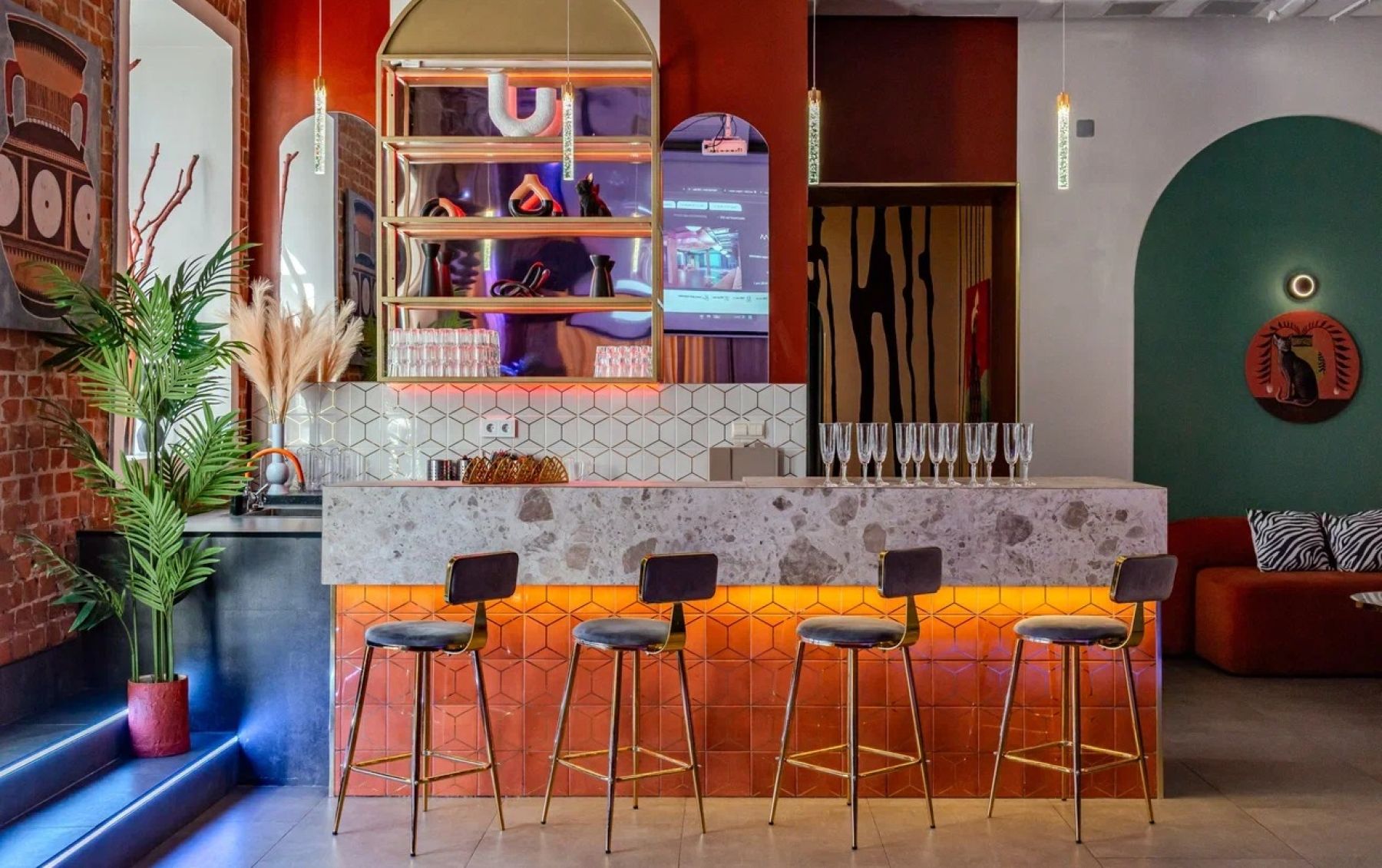 Яркий тропический лофт с верандой в Москве