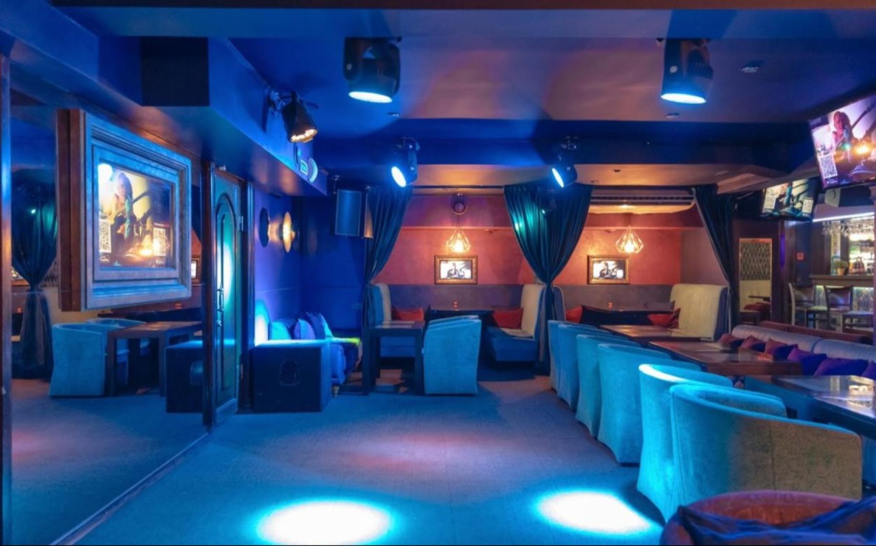 Атмосфера восточного ресторана Shisha