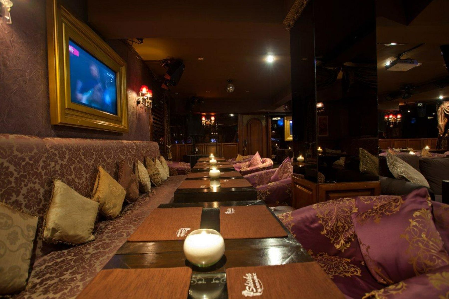 Танцевальная площадка в восточном ресторане Shisha