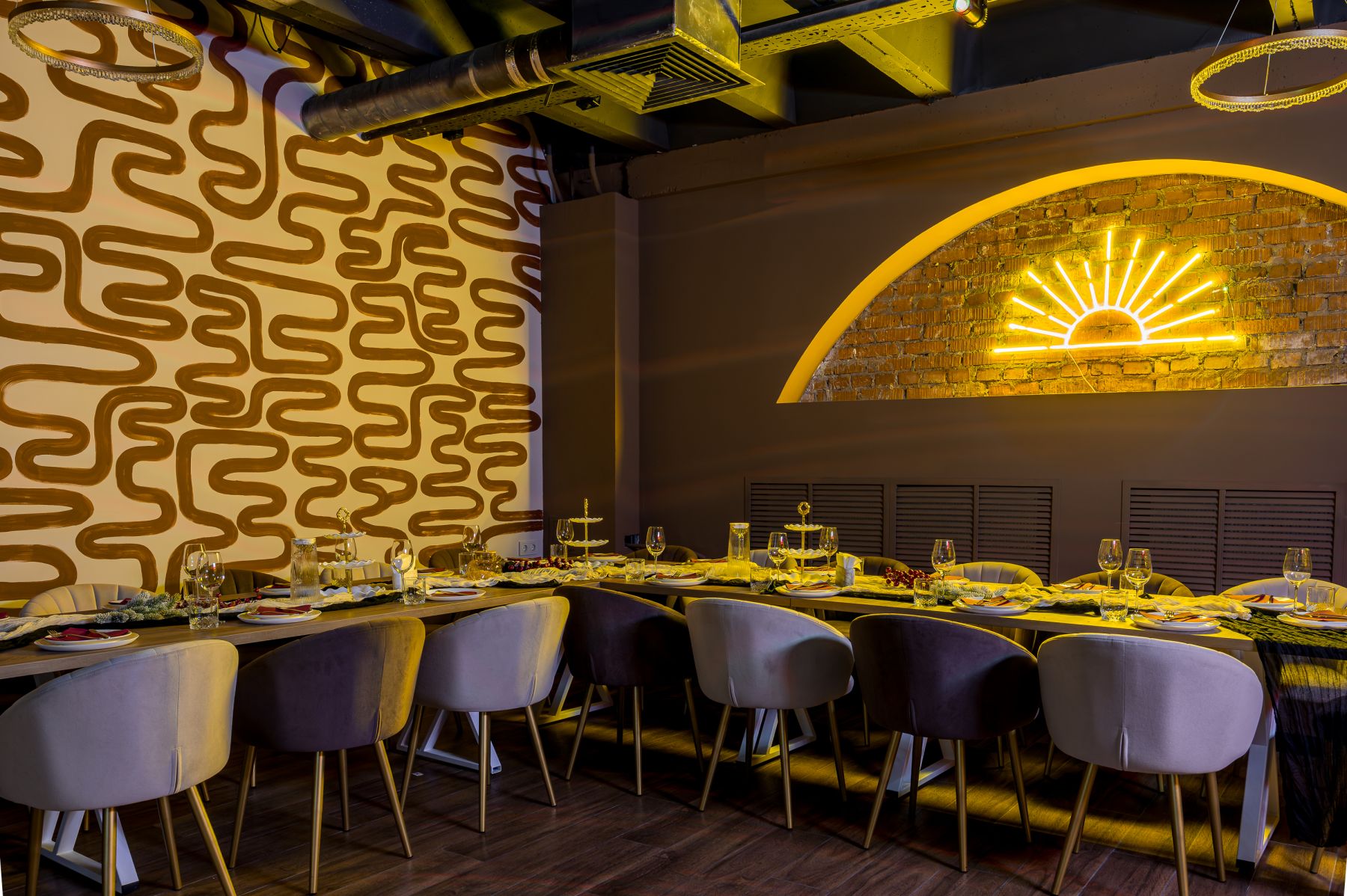 Дизайнерская мебель в лофте Голден