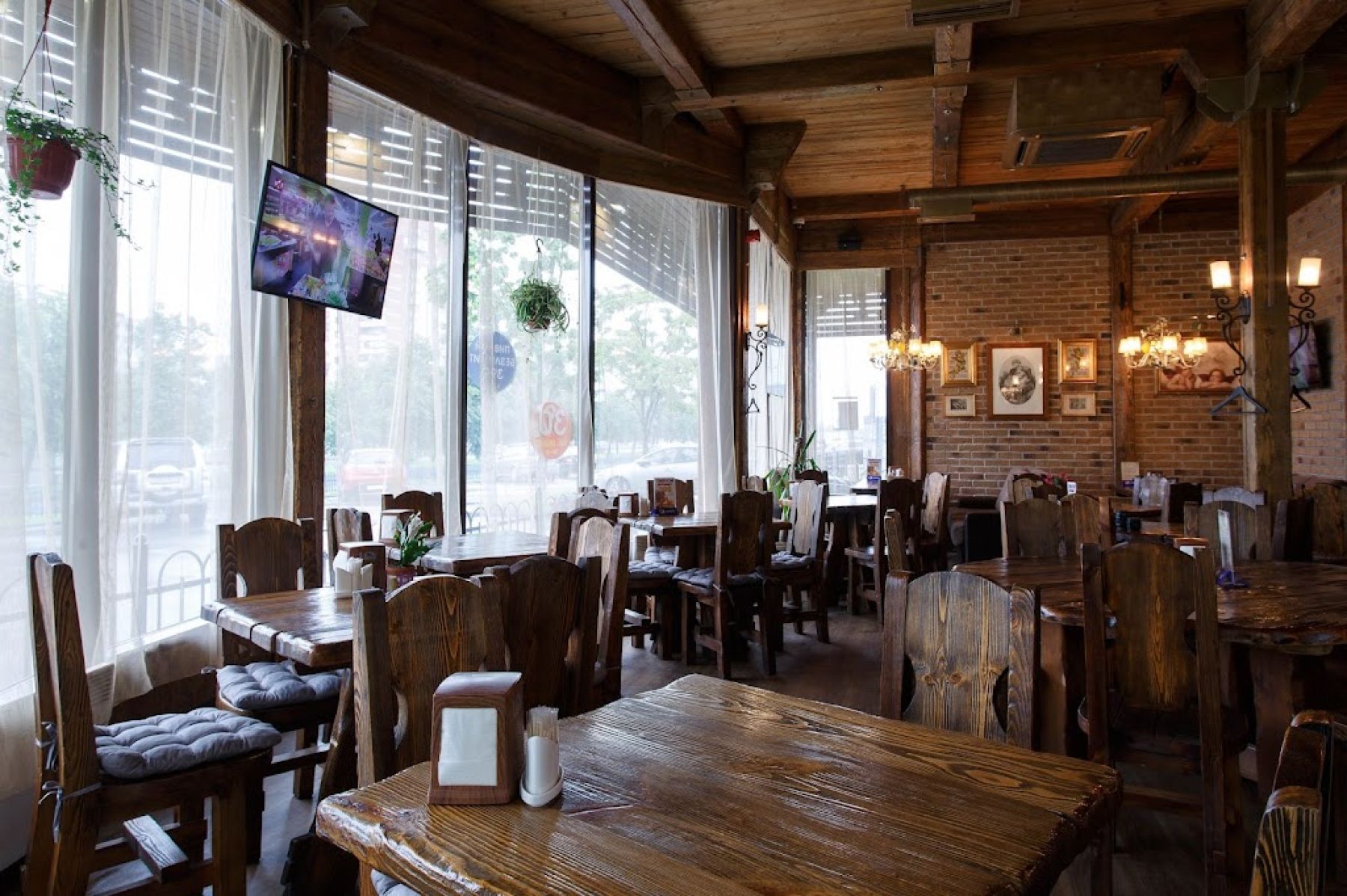 Интерьер ресторана 'Место Встречи'