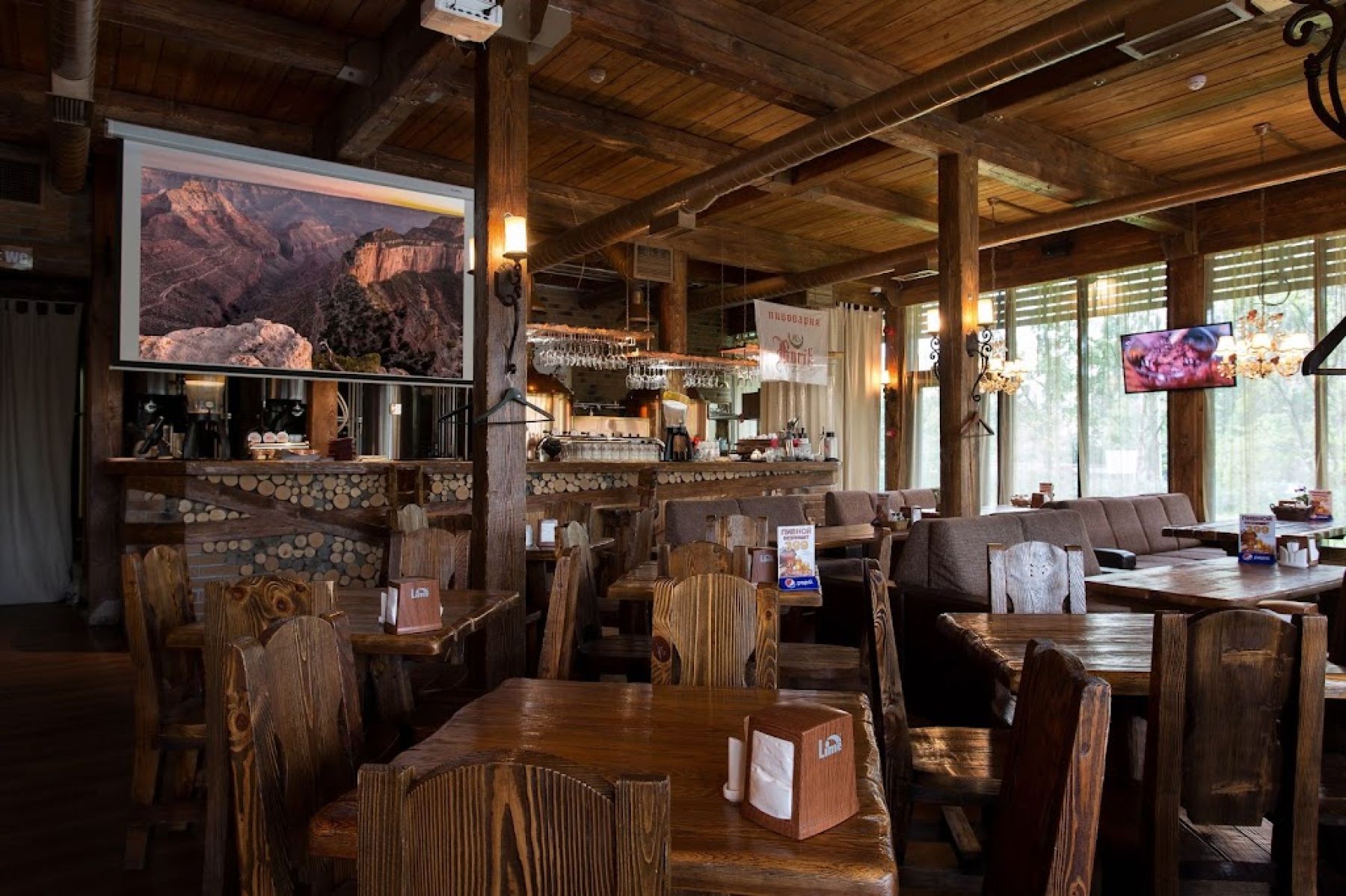 Зона для гостей в диско баре 'Место Встречи'