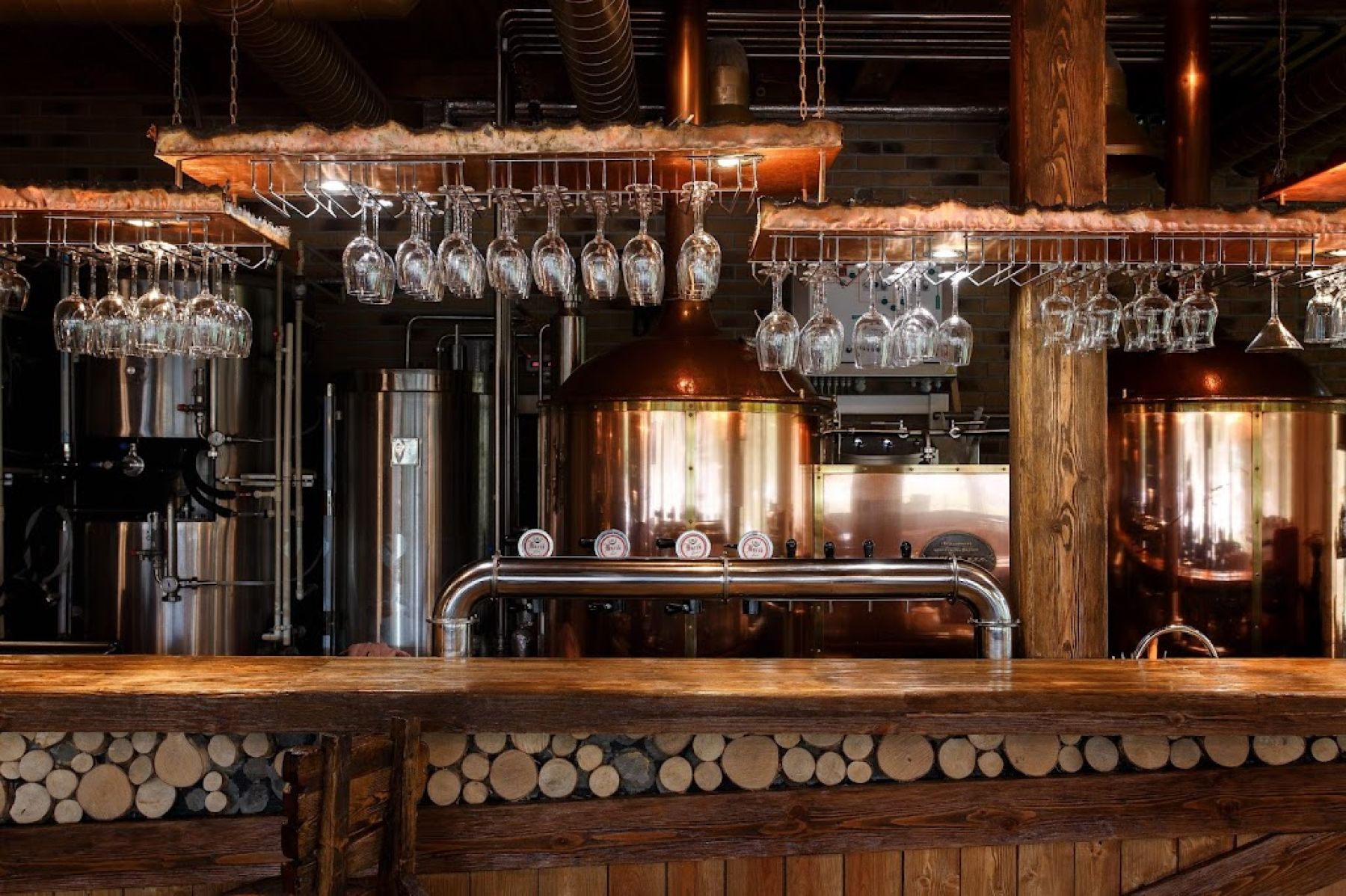 Музыкальное оборудование в ресторане 'Место Встречи'