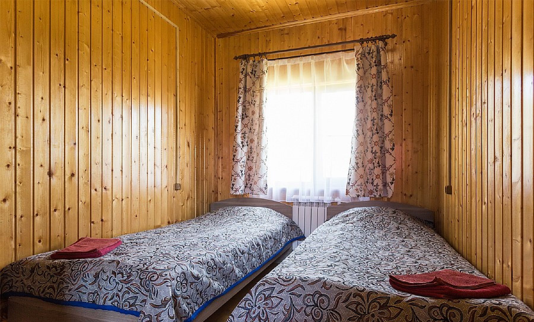 Сцена в загородном комплексе Таменгонт для мероприятий