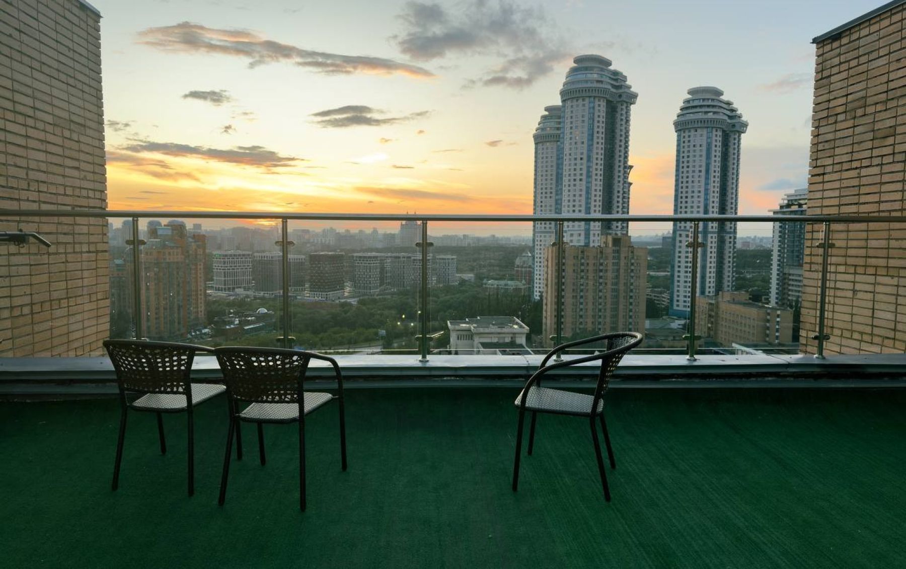 Крыша Jani Gipsy Records с панорамным видом на Москву