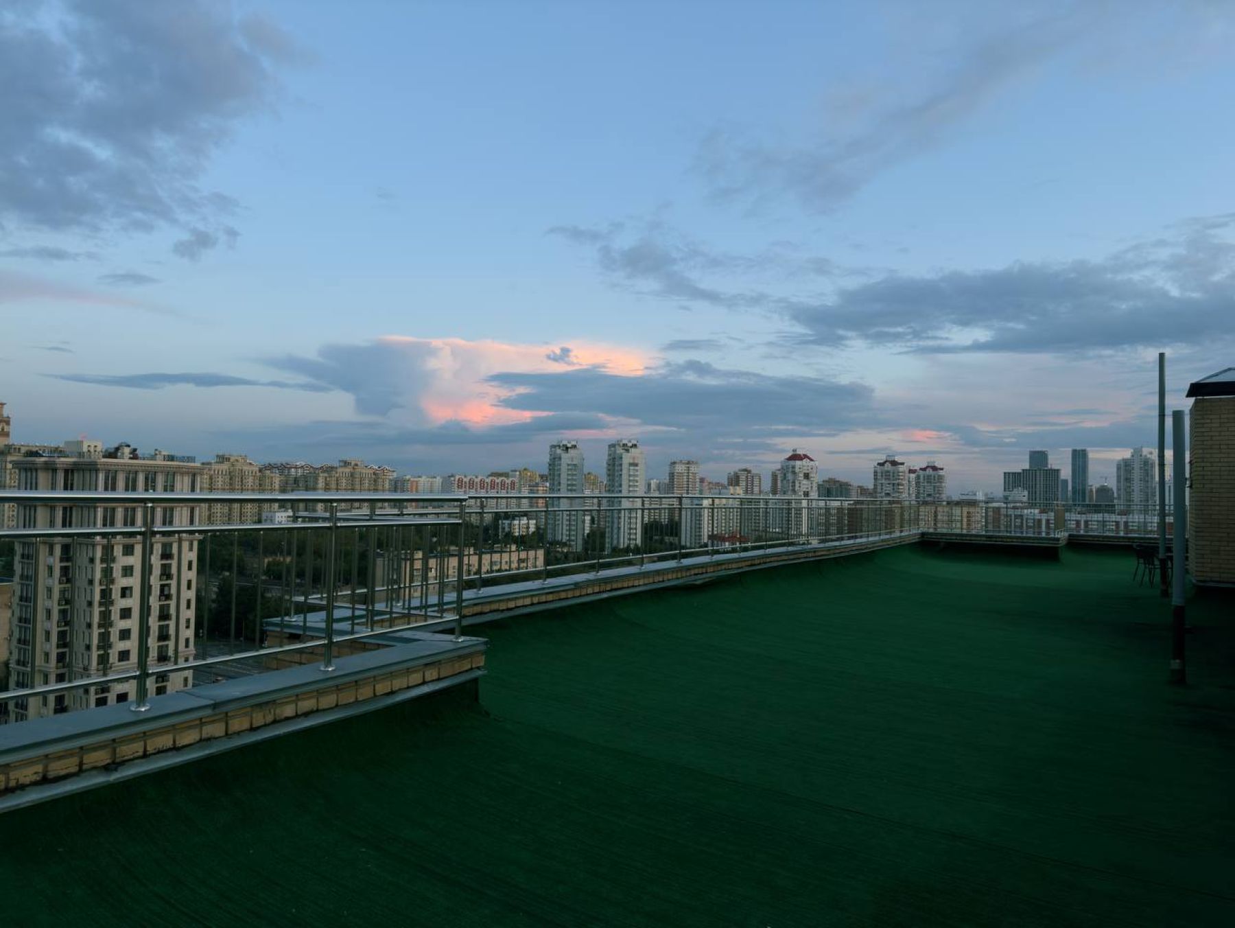 Крыша Jani Gipsy Records - уютное пространство для мероприятий