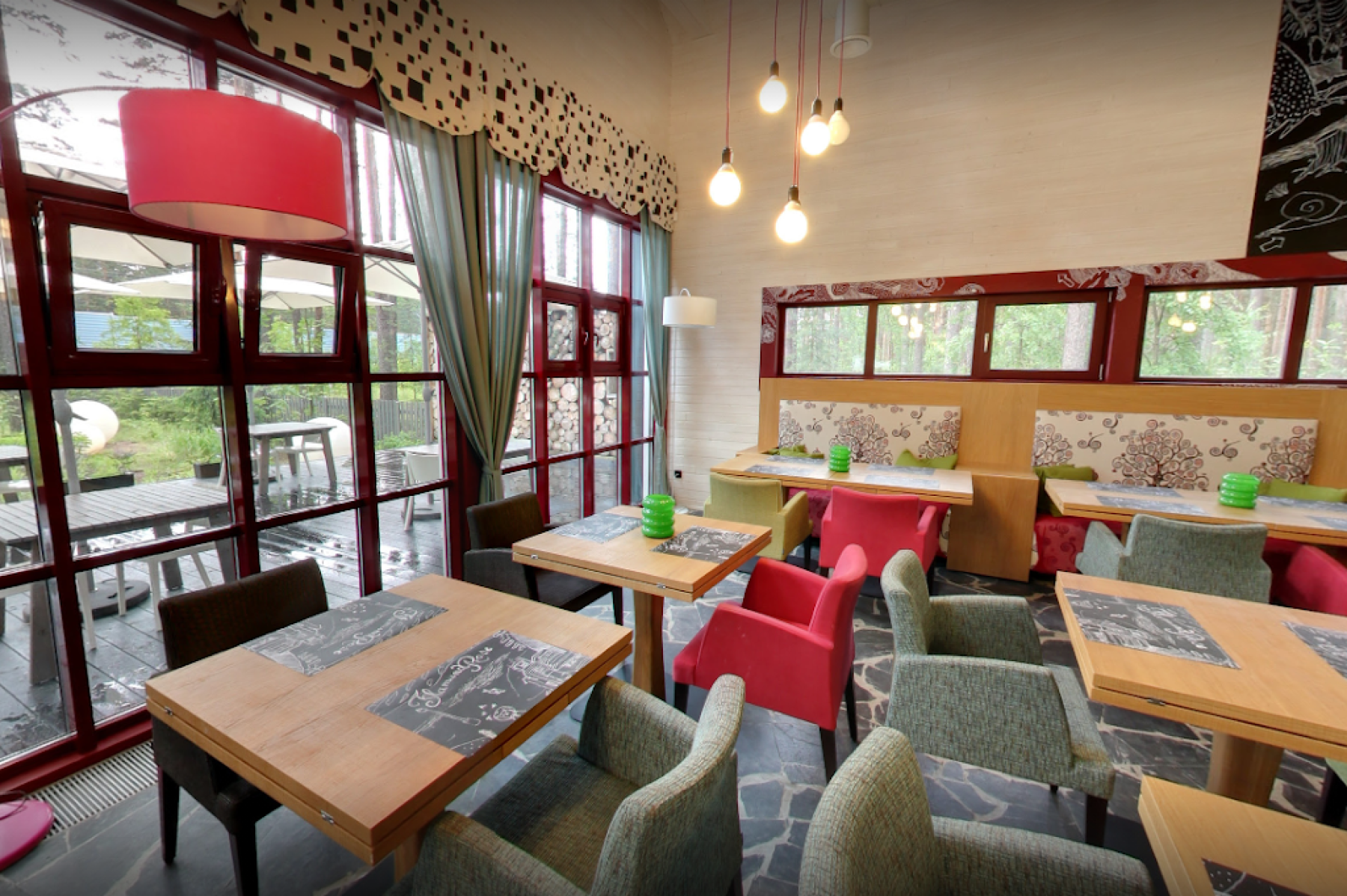 Парковка рядом с рестораном Flamand Rose