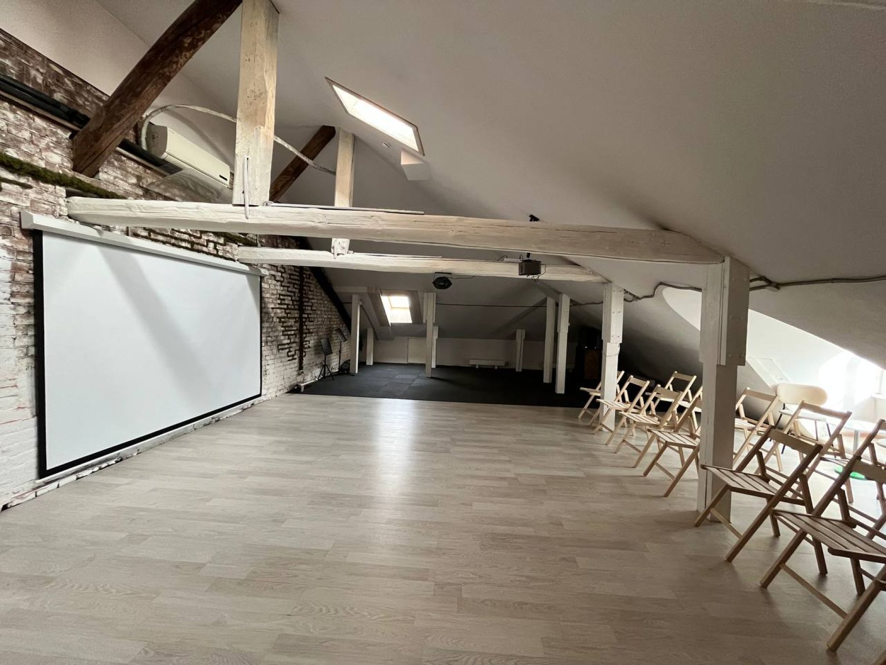 Музыкальное оборудование в лофте ТРИТОН