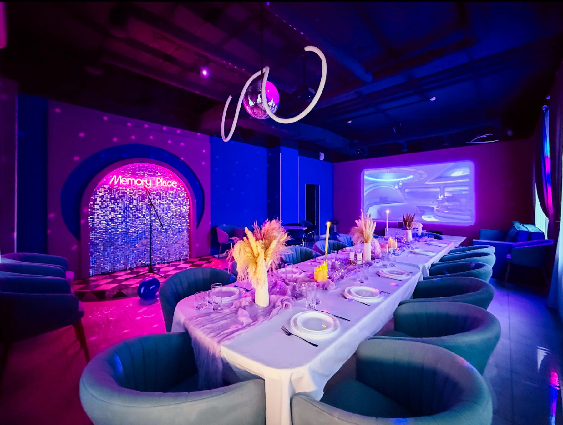 Лофт Мемори - фотозона с неоновыми элементами